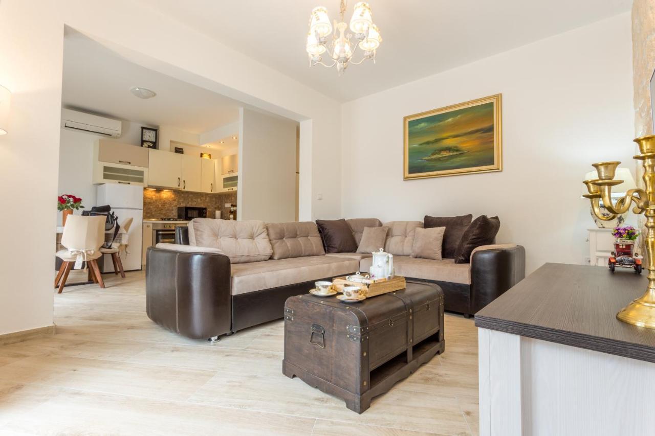 חוואר Villa Capitis In The Center- Luxury Apartment With Swimming Pool מראה חיצוני תמונה