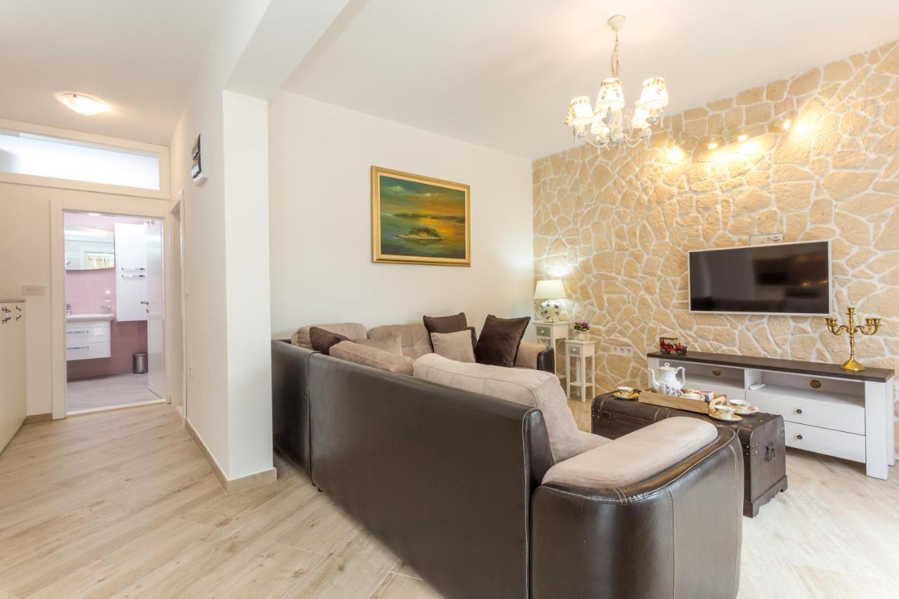 חוואר Villa Capitis In The Center- Luxury Apartment With Swimming Pool מראה חיצוני תמונה