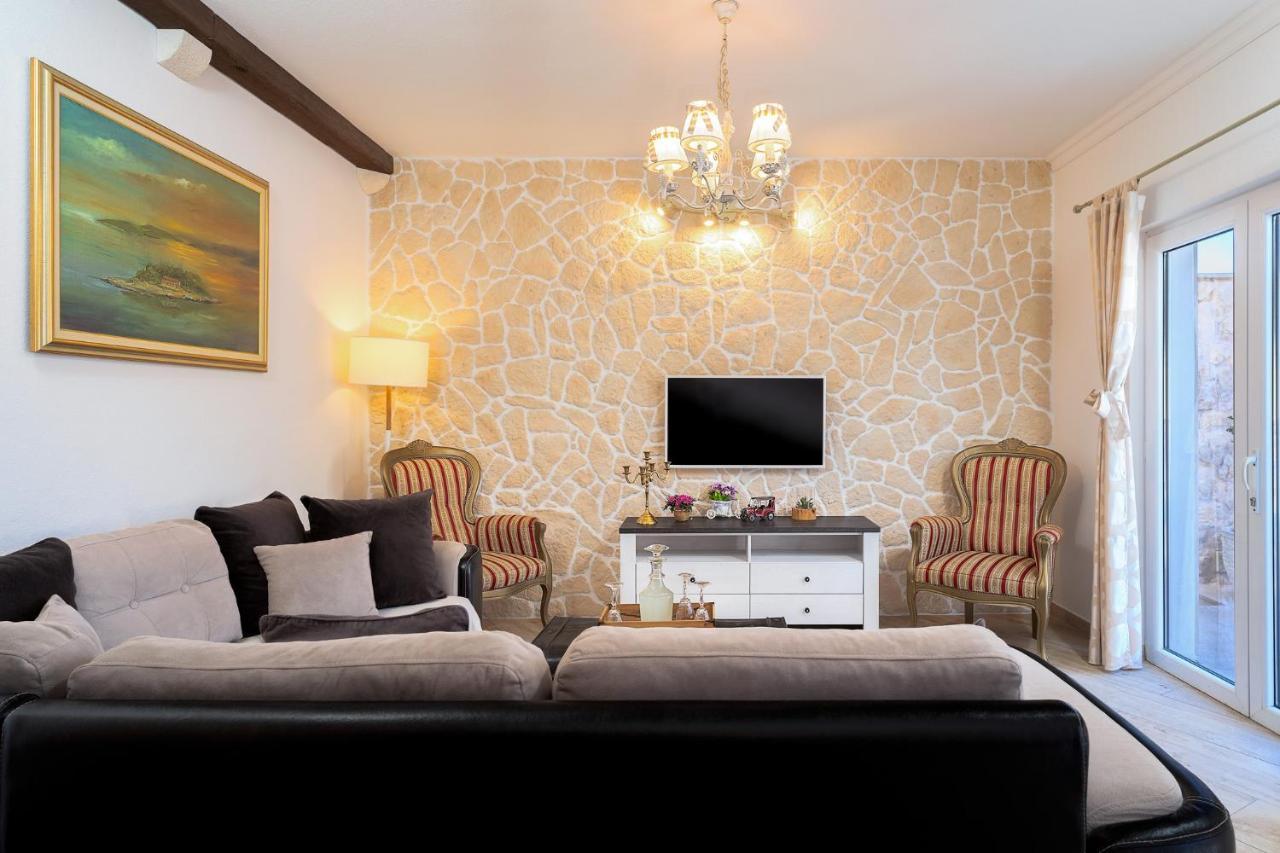 חוואר Villa Capitis In The Center- Luxury Apartment With Swimming Pool מראה חיצוני תמונה