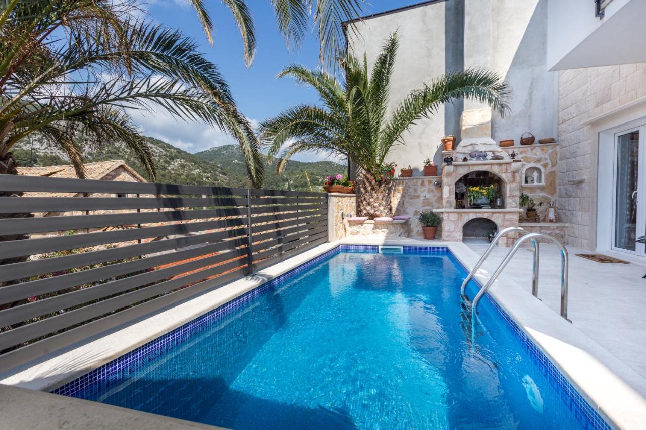 חוואר Villa Capitis In The Center- Luxury Apartment With Swimming Pool מראה חיצוני תמונה