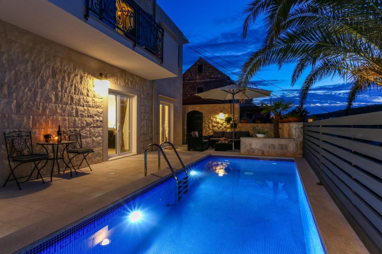 חוואר Villa Capitis In The Center- Luxury Apartment With Swimming Pool מראה חיצוני תמונה
